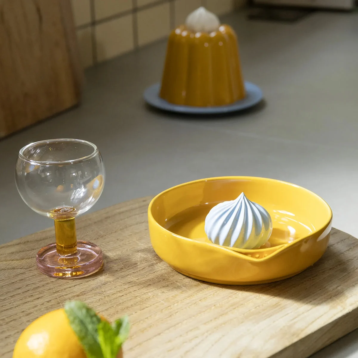 Zitronenpresse „Squeezer Pudding Yellow“ | Retro trifft Funktion | &Klevering